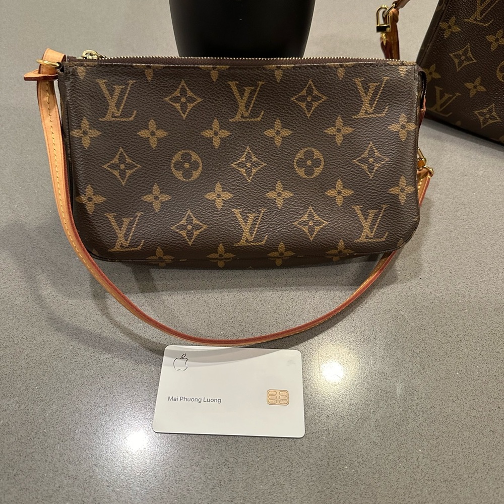 Authentic Louis Vuitton pochette monogram